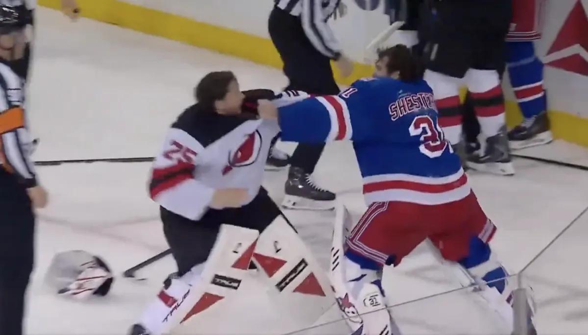 Combat de rue : Jacob Markstrom et Igor Shesterkin pètent les plombs en plein match