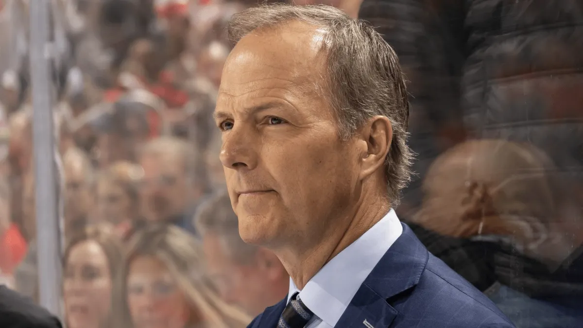 Congédiement: Jon Cooper saute une coche devant les caméras
