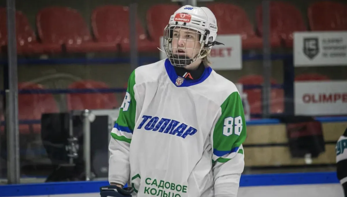 Grosse controverse : Alexander Zharovsky se fait exposer publiquement