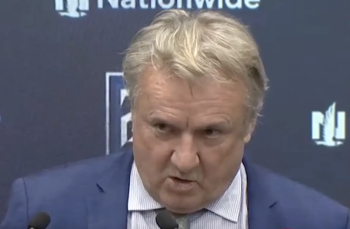 Larmes et colère noire: Rick Bowness en crise devant les caméras