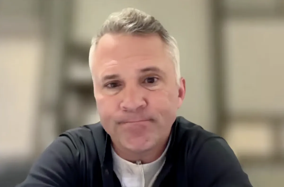 Martin St-Louis commet l'irréparable: ses propos sur Kirby Dach sont inacceptables