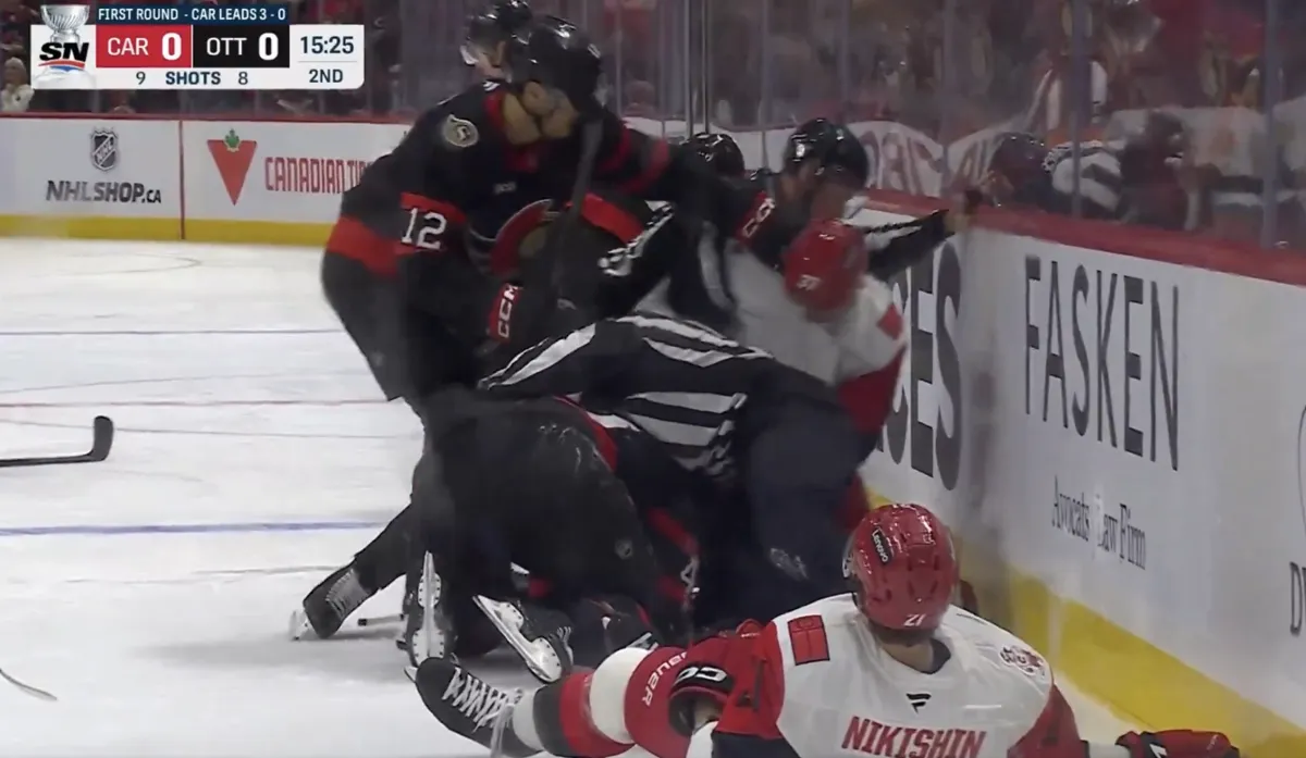 Match le plus violent de l'année: mise en échec dévastatrice et coup de poing salaud