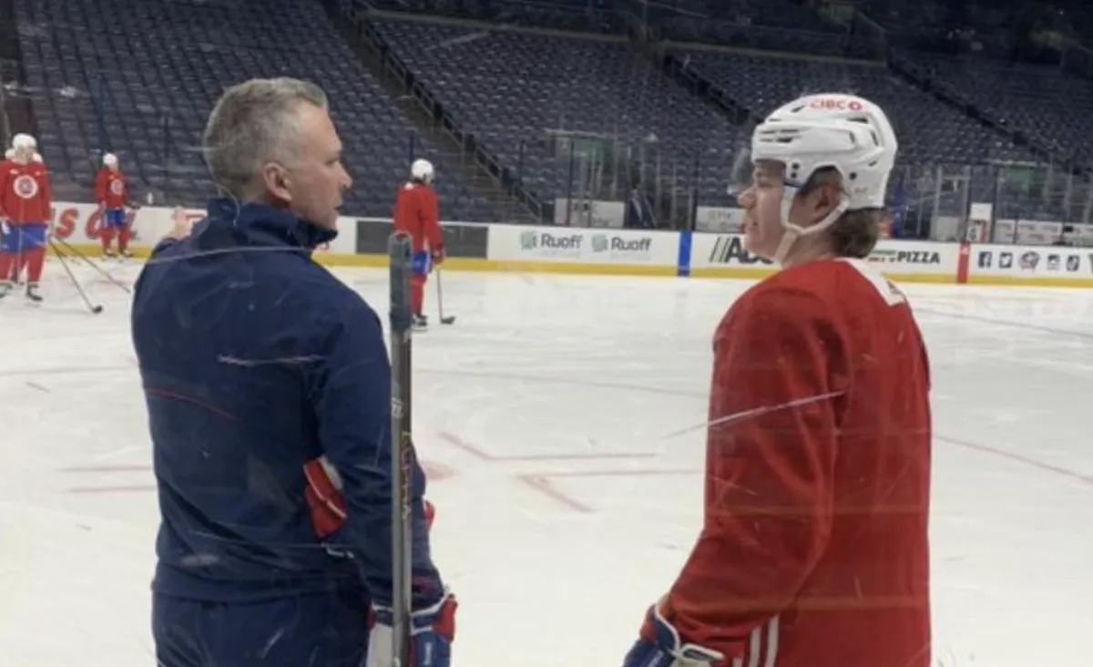 Message fort dans le vestiaire : Cole Caufield dit non à Martin St-Louis