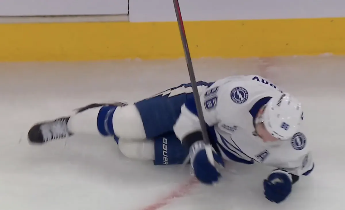 Nikita Kucherov sonné au Centre Bell : une mise en échec qui tourne mal