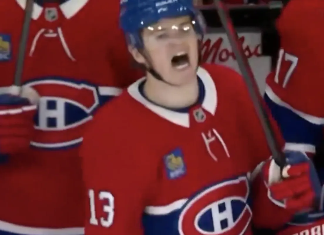 Scène tendue: Cole Caufield s’en prend à la foule du Centre Bell