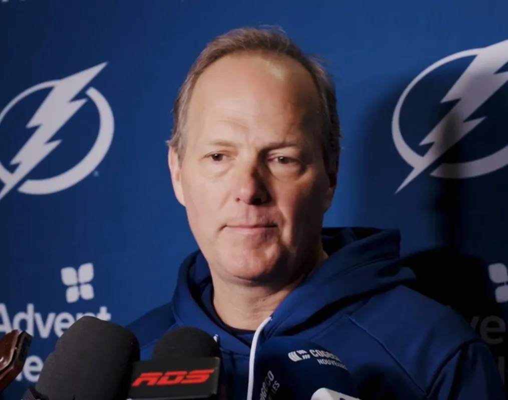 Une photo honteuse circule à Tampa Bay: Jon Cooper exposé