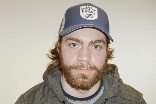 Brayden Point pris au piège par les partisans du Canadien