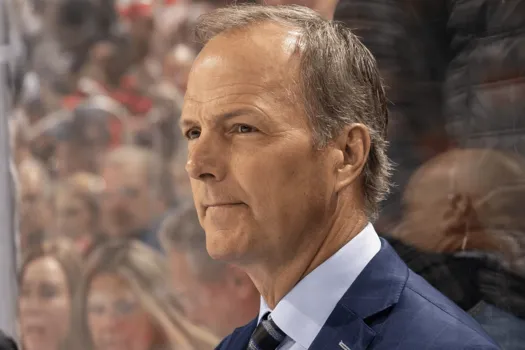 Congédiement: Jon Cooper saute une coche devant les caméras