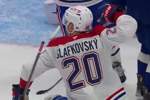 Dans la face de Jake Guentzel: Juraj Slafkovsky fait payer son ennemi