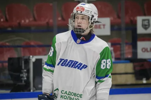 Grosse controverse : Alexander Zharovsky se fait exposer publiquement