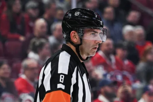 Honte à François St-Laurent: un arbitre québécois favorise le Lightning de Tampa Bay