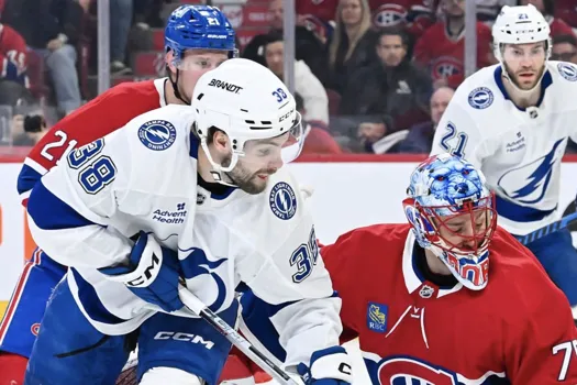 Honte à la LNH : les arbitres influencés par la comédie des joueurs du Lightning
