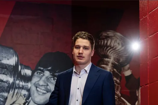 Oliver Kapanen sans colonne : une attitude qui ne passe pas à Montréal