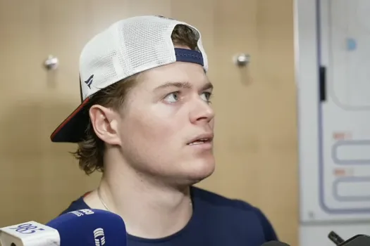 Question malaisante d’un journaliste : Cole Caufield finit par rire tellement c’était ridicule