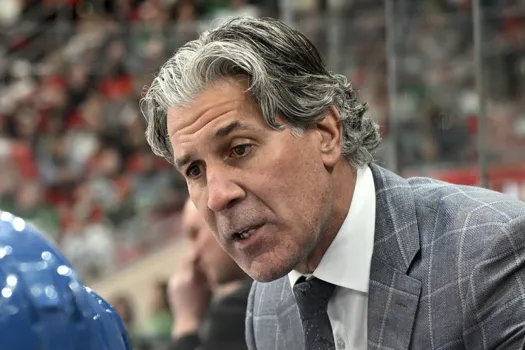 Scène de panique au Colorado : Jared Bednar envoyé à l’hôpital en plein match