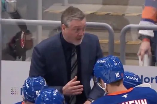 Scène inquiétante : Patrick Roy frappe un mur en plein match