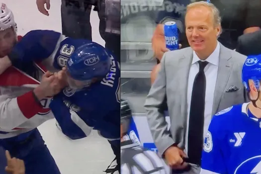 Scène qui lève le coeur: Jon Cooper rit quand Juraj Slafkovsky se fait mettre K-O