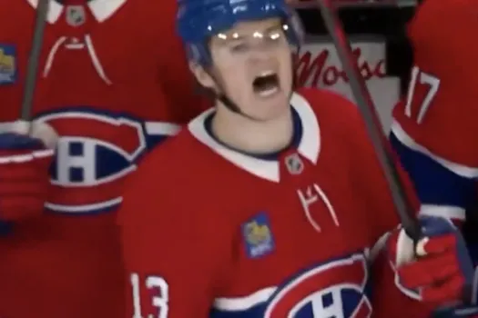 Scène tendue: Cole Caufield s’en prend à la foule du Centre Bell