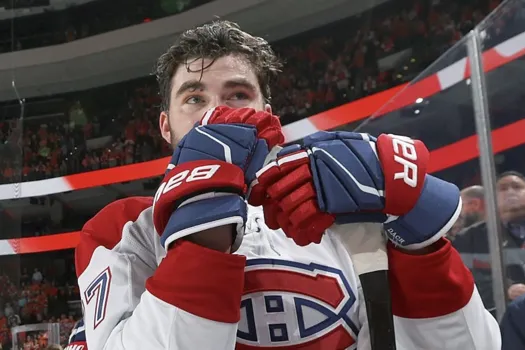 Traitement réservé à Kirby Dach : la foule du Centre Bell se lève pour lui