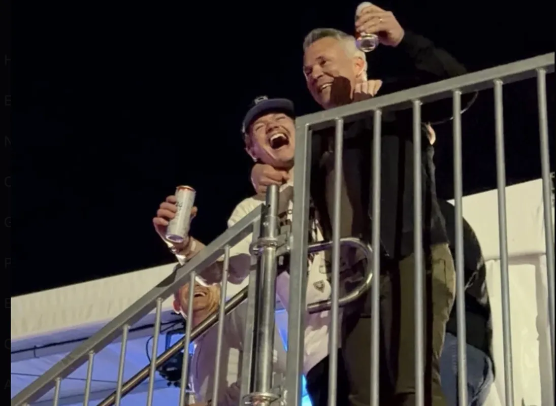 Caler de la bière en public: Martin St-Louis trop proche de ses joueurs?