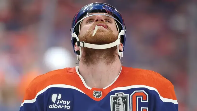 Congédiement sans classe: Connor McDavid a parlé