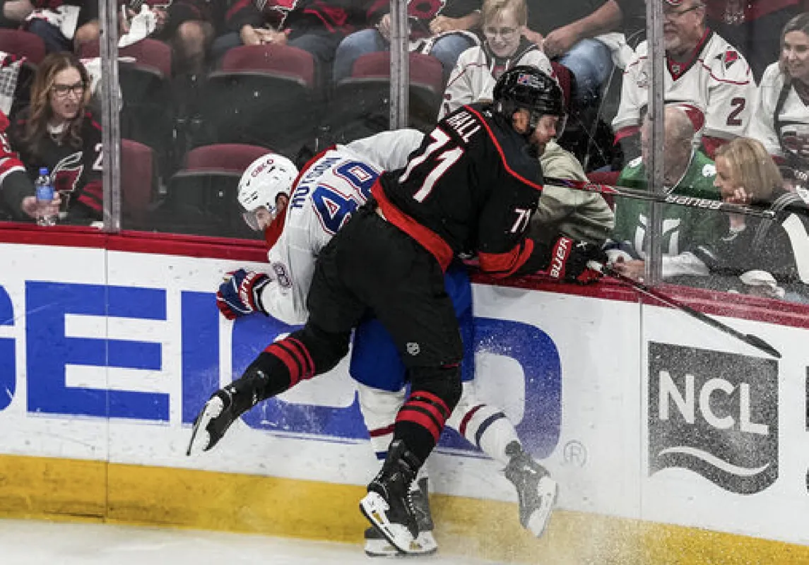 Des enfants contre des hommes: Martin St-Louis perd ses moyens