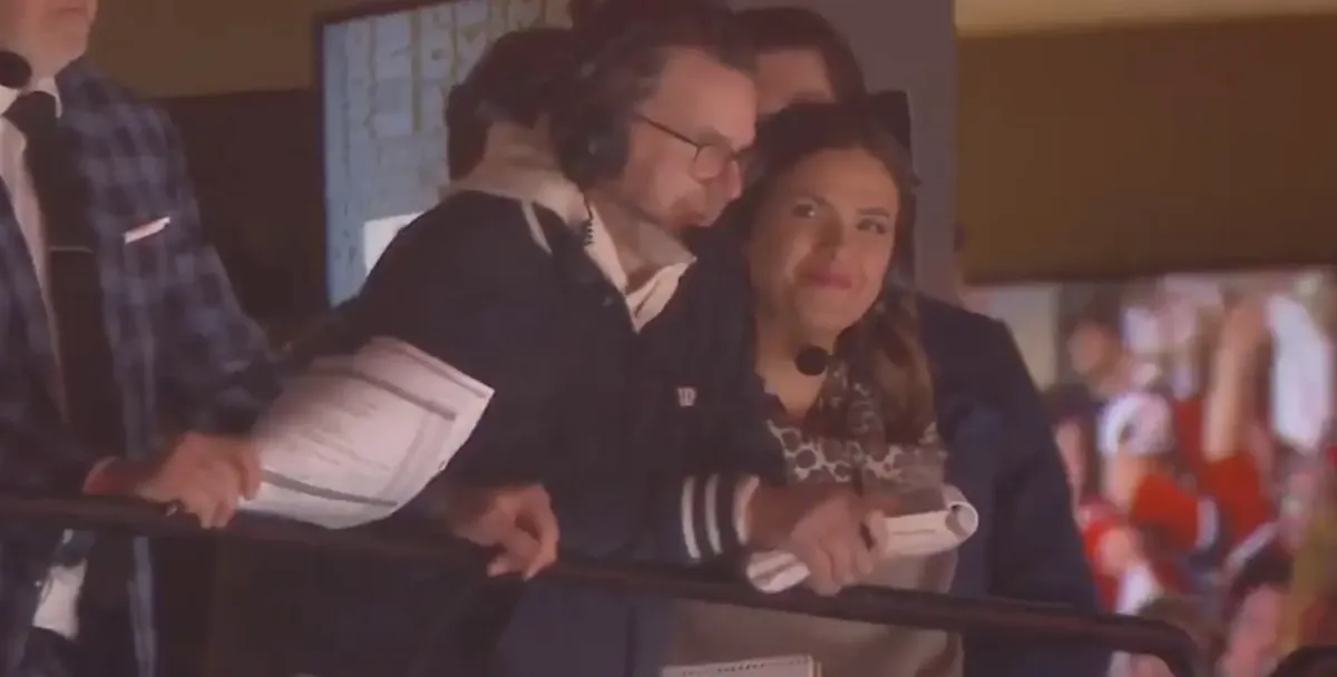 Frissons au Centre Bell: Renaud Lavoie en chair... et en vie...