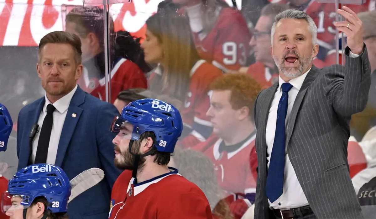 Images tendues entre Noah Dobson et Martin St-Louis: ça chauffe sur le banc