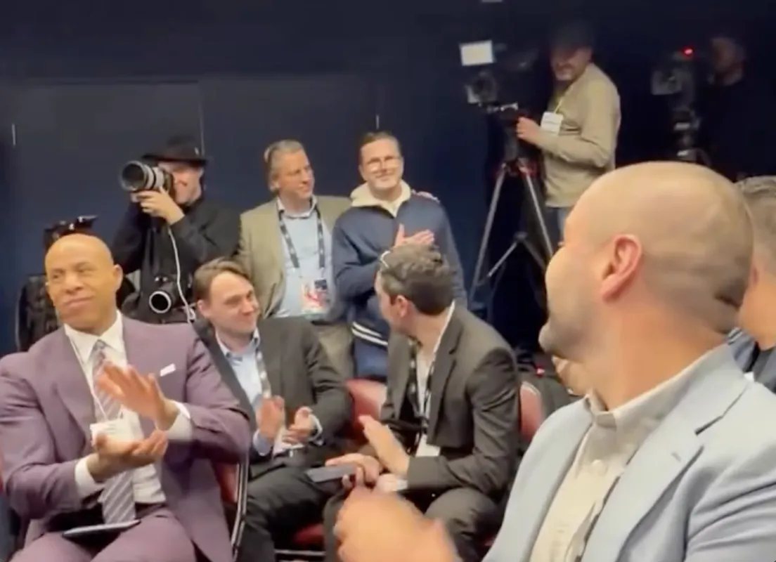 Larmes au yeux en salle de presse: Martin St-Louis honore Renaud Lavoie