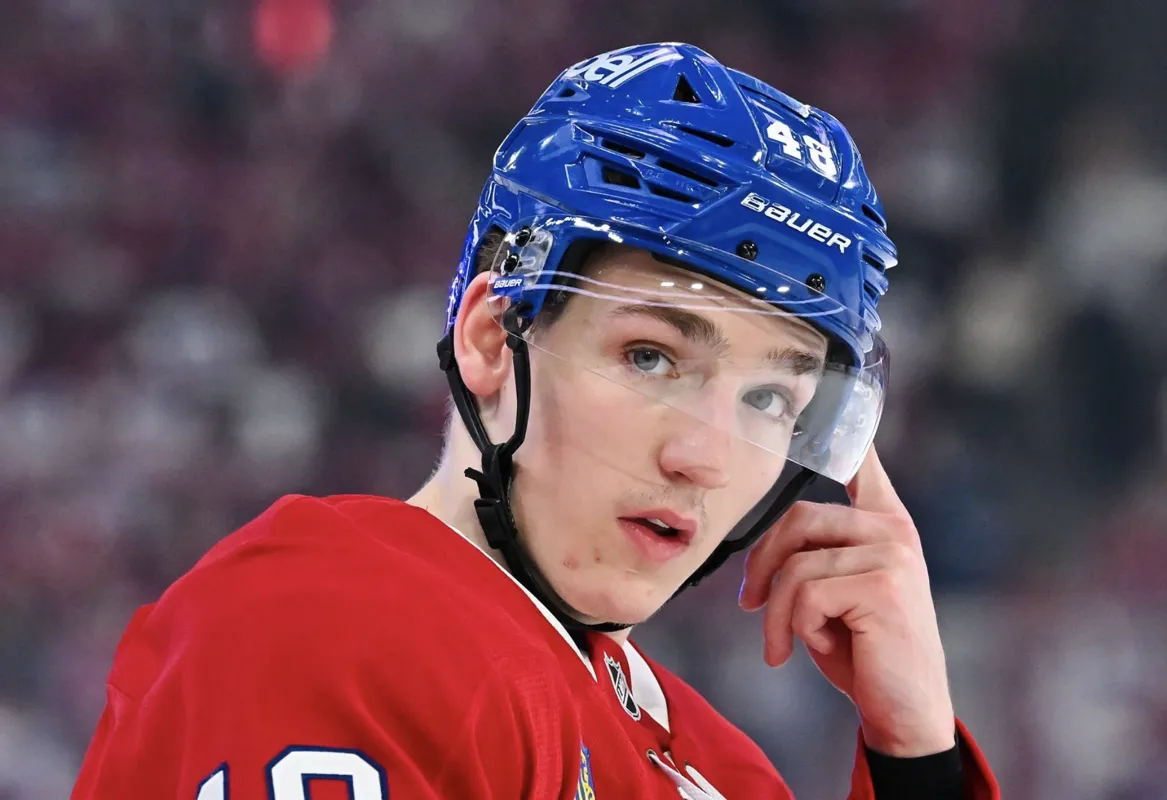 Le message est passé à Buffalo : les Sabres jouent avec la tête de Lane Hutson
