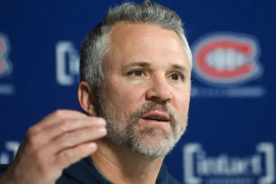 Martin St-Louis en veut aux médias québécois: il voit rouge