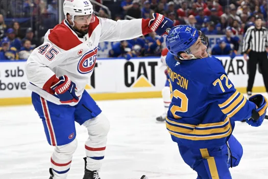 Blessure dévoilée: Tage Thompson dans l'eau chaude
