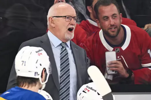 Cachés dans l'avion: Lindy Ruff refuse de montrer ses joueurs