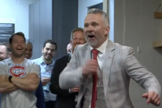 Chair de poule dans le vestiaire: Martin St-Louis se frappe la poitrine comme un gorille