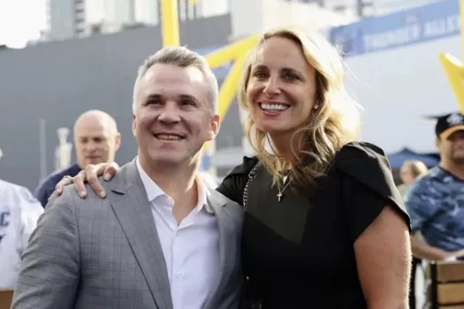 Chambre d’hôtel refusée: la femme de Martin St-Louis fait réagir