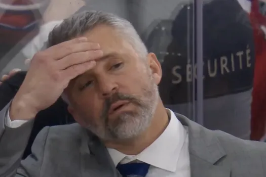 Comportement inacceptable de Martin St-Louis: il abandonne derrière le banc