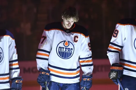 Congédiement: bombe sportive pour Connor McDavid