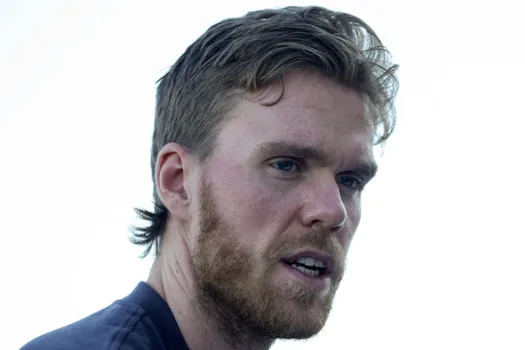 Connor McDavid est à Montréal… le rêve devient soudainement dangereux pour Edmonton