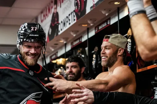 La tête de Taylor Hall mise à prix dans le vestiaire du Canadien