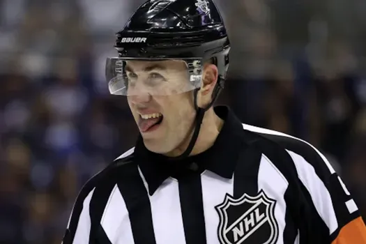 L'arbitre francophone Francis Charron menacé par les fans du CH: cauchemar au Centre Bell