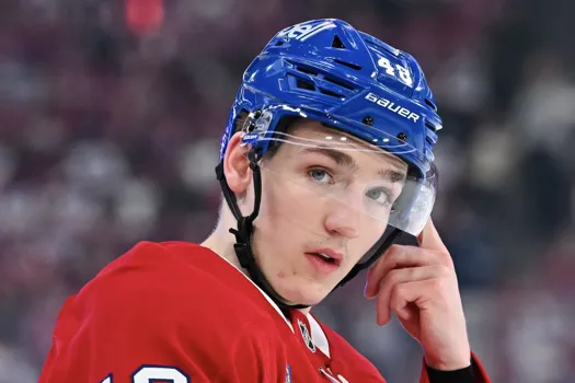 Le message est passé à Buffalo : les Sabres jouent avec la tête de Lane Hutson
