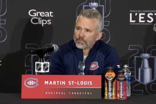 Martin St-Louis était triste devant les journalistes: sa famille avant tout
