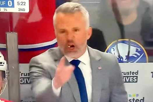 Rare moment de colère : Martin St-Louis explose contre les arbitres