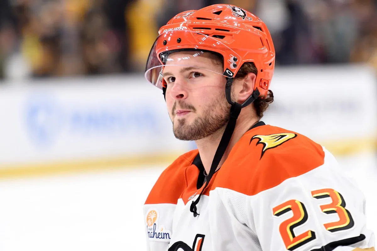 Ça chauffe pour la transaction de Mason McTavish: Montréal prend sa décision