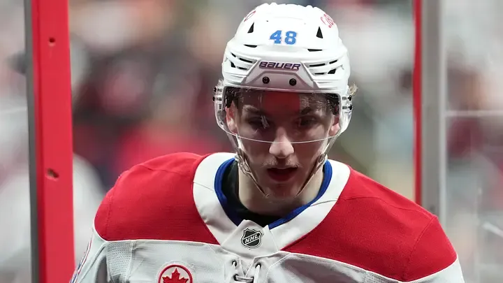 Drapeau rouge pour Lane Hutson: Kent Hughes doit réagir