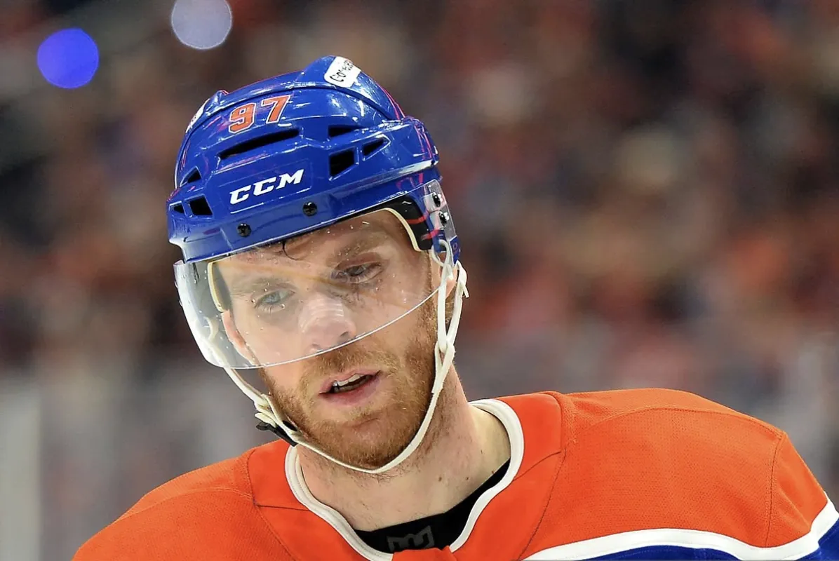 Intrusion de la vie privée : Connor McDavid dans de beaux draps