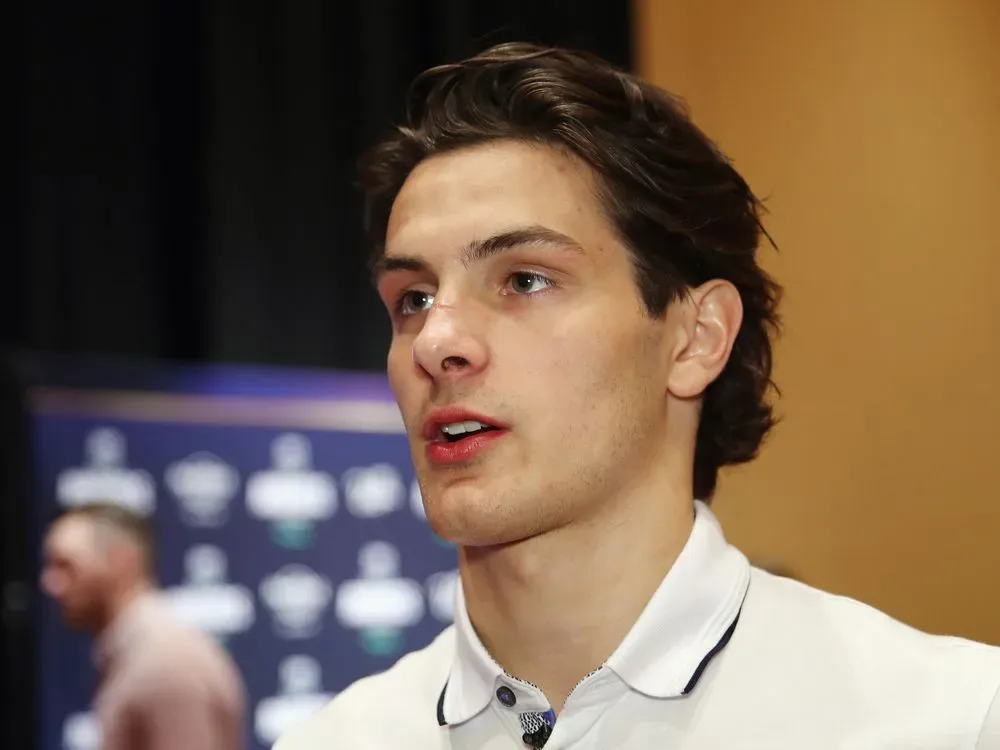 Négociations Montréal-New York pour Mathew Barzal: les Stars veulent tout gâcher