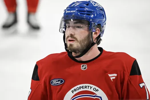Attitude déplacée: Kirby Dach fait jaser à Edmonton