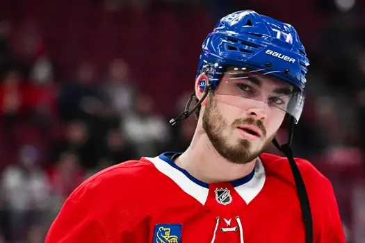 Kirby Dach à Anaheim: les infos coulent chez les Ducks