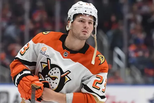 Les négociations de Kent Hughes révélées au grand jour: ça chauffe avec les Ducks